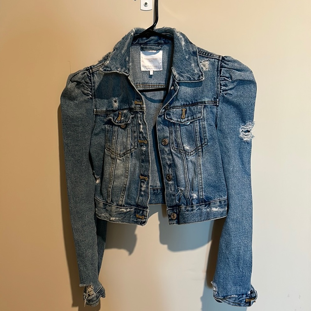 💙💙Puff Sleeve denim jacket in medium wash💙💙